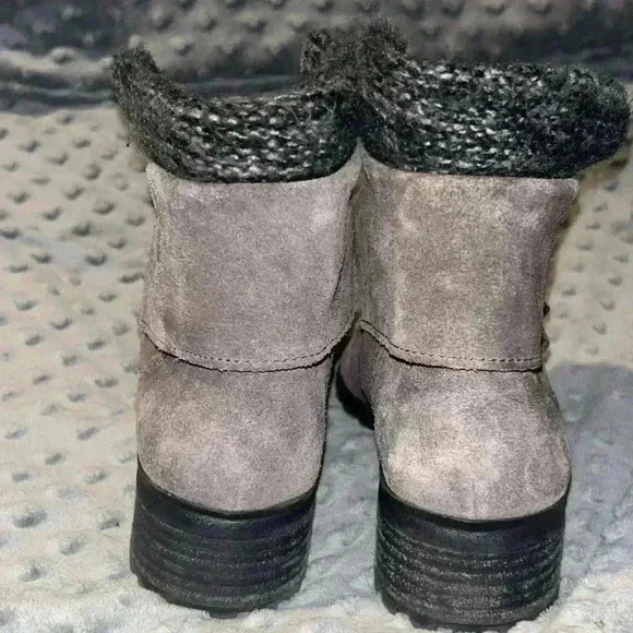 Lucky Brand Gray Suede Lace Up‎ Boots w/ Sweater Cuffs, Size 7 - Picture 4 of 7